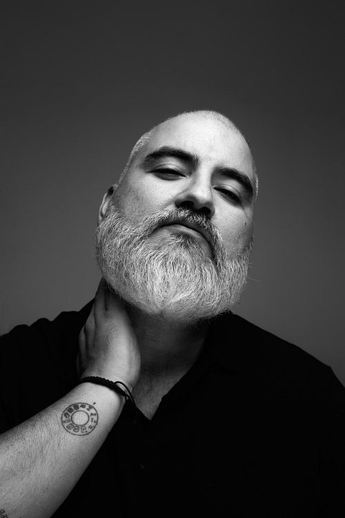 Michelet Díez es un fotógrafo que le gusta mostrar su visión de la vida a través de la cámara