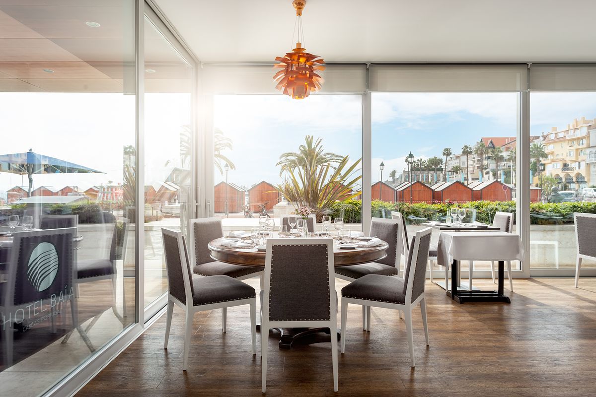 Restaurante do Hotel Ba&iacute;a Cascais ap&oacute;s renova&ccedil;&atilde;o &ndash; fotografia de hotelaria em Cascais
