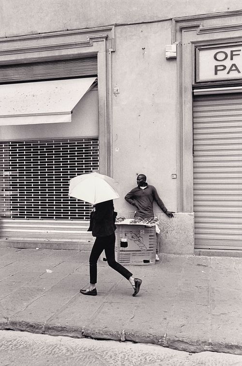 Sonnenschirm und Sonnenbrillen