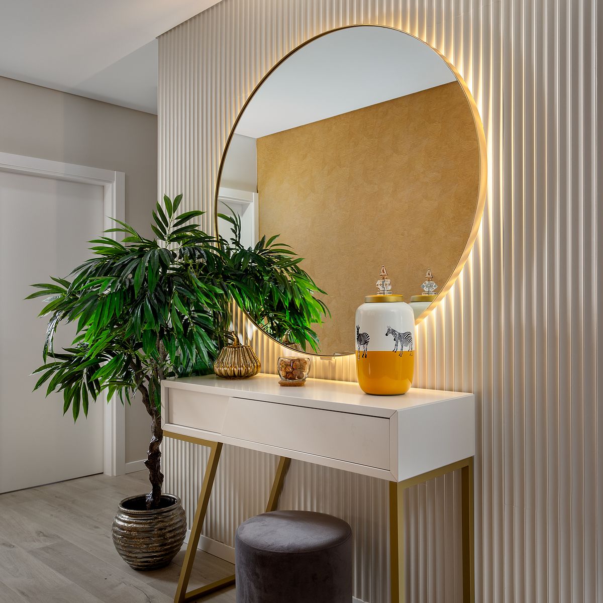 Fotografia de no Apartamento Montijo, destacando a decoração com Estilo Africano.