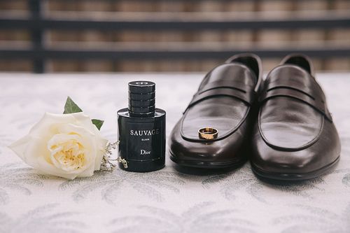 Bride & Groom get ready for the wedding day