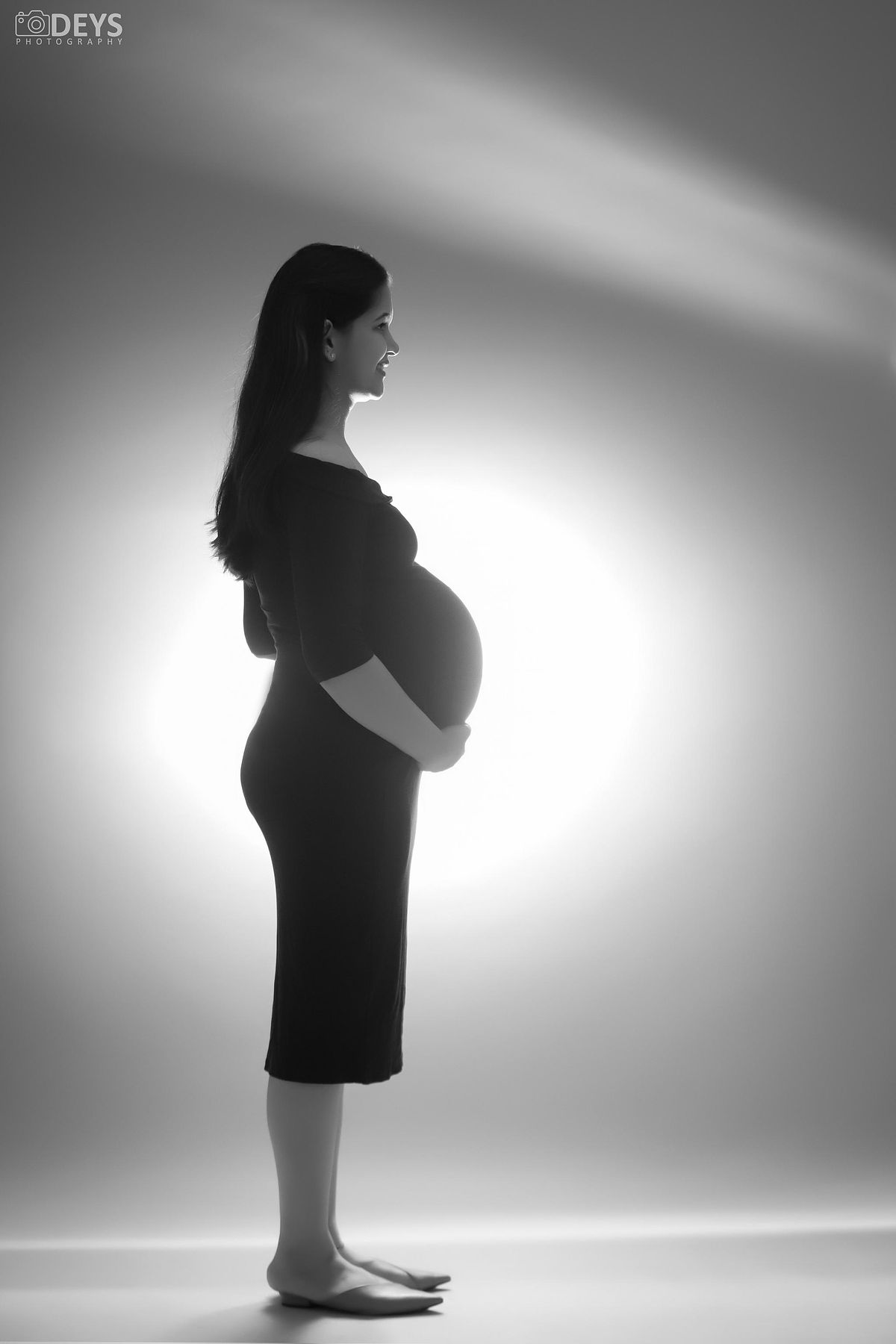 Studio maternity photos in Delhi