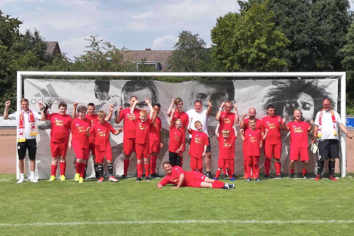 Ibbenbürener Kickers Spieler in Jubelpose