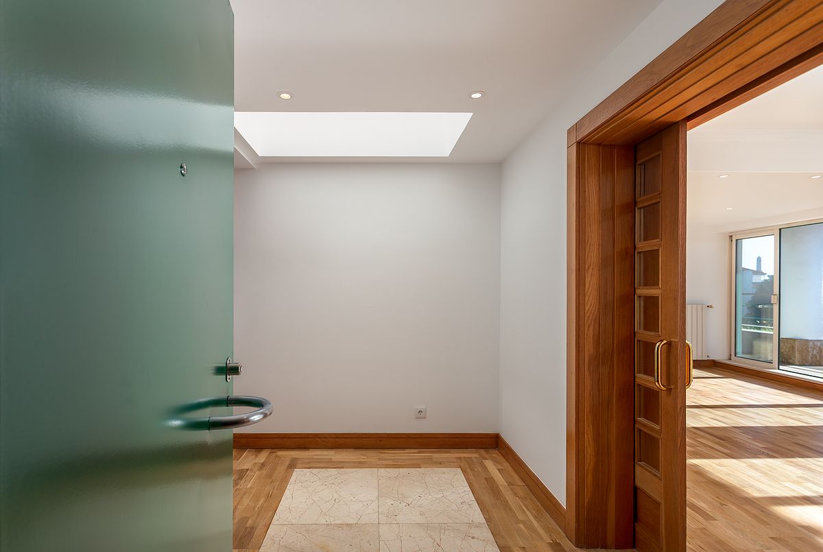 Fotografia imobili&aacute;ria de apartamento T4 no Belas Clube de Camp