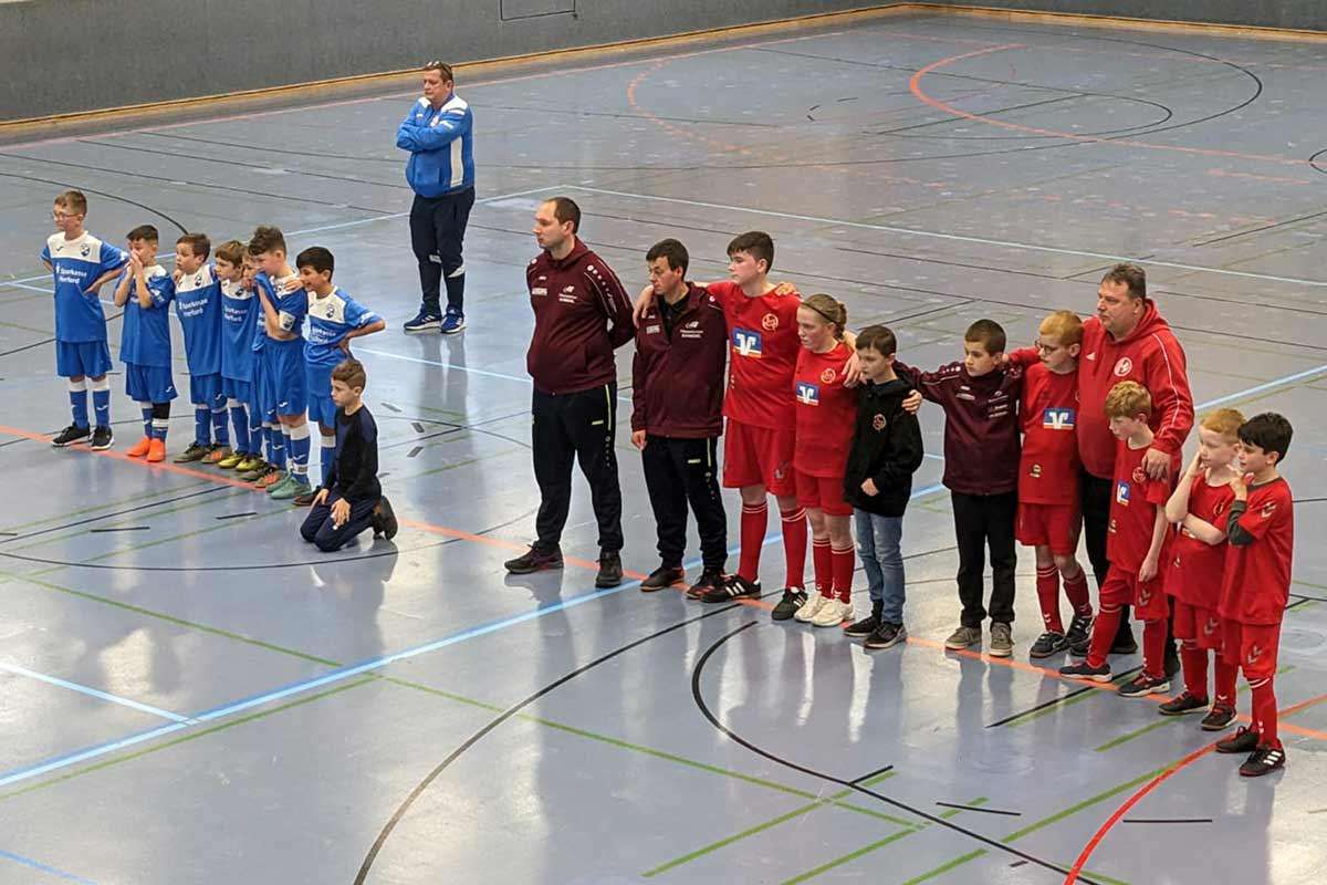 Abbildung zeigt: Das Kids-Team der Ibbenbürener Kickers in Aktion während des spannenden Turniers in Bielefeld Jöllenbeck.
