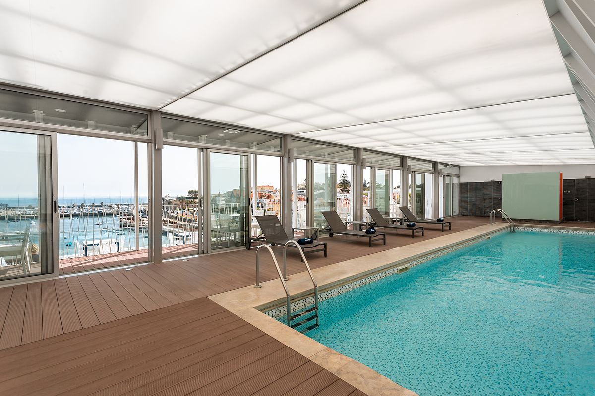 Piscina interior do Hotel Ba&iacute;a Cascais &ndash; fotografia de interiores de hotel