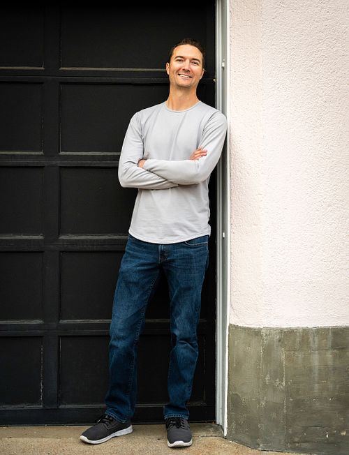 Hello, I am Ryan Chestnutt. I am a candid portrait photographer who is based out of Denver, Colorado.