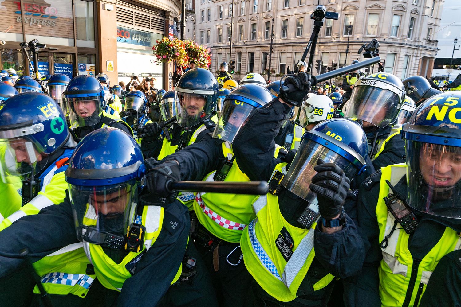 Violent clashes at “Unite the Kingdom” march, London, UK