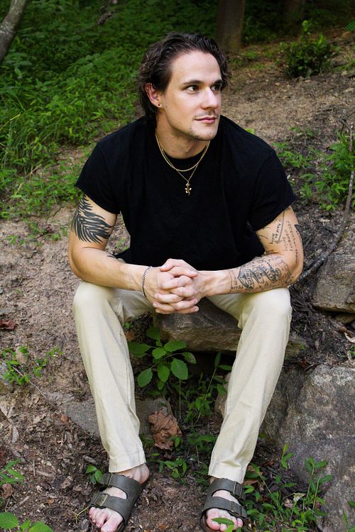 Sergiy Pustogarov (they/them)&nbsp;is a multilingual nonbinary medical student, poet, activist, and athlete.