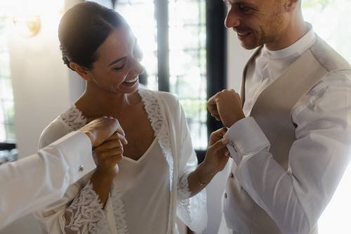 Preparativi sposa emozioni matrimonio Badia San Vittore Cingoli fotografie intime