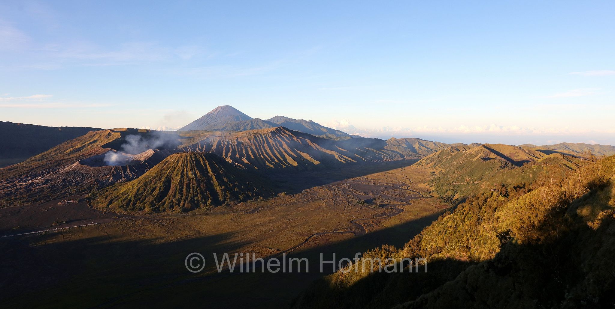 Mount Bromo, Bromo, Semeru, King Kong Hill, Java, Indonesia, Indonesien, Sunrise, Sonnenaufgang, ﻿Bromo Tengger Semeru National Park, Nationalpark Bromo-Tengger-Semeru, parco nazionale di Bromo Tengger Semeru