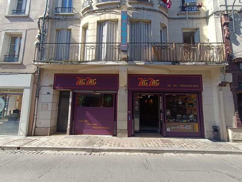 Nouvelle devanture, nouvelle énergie pour le ZigZag à Nemours !