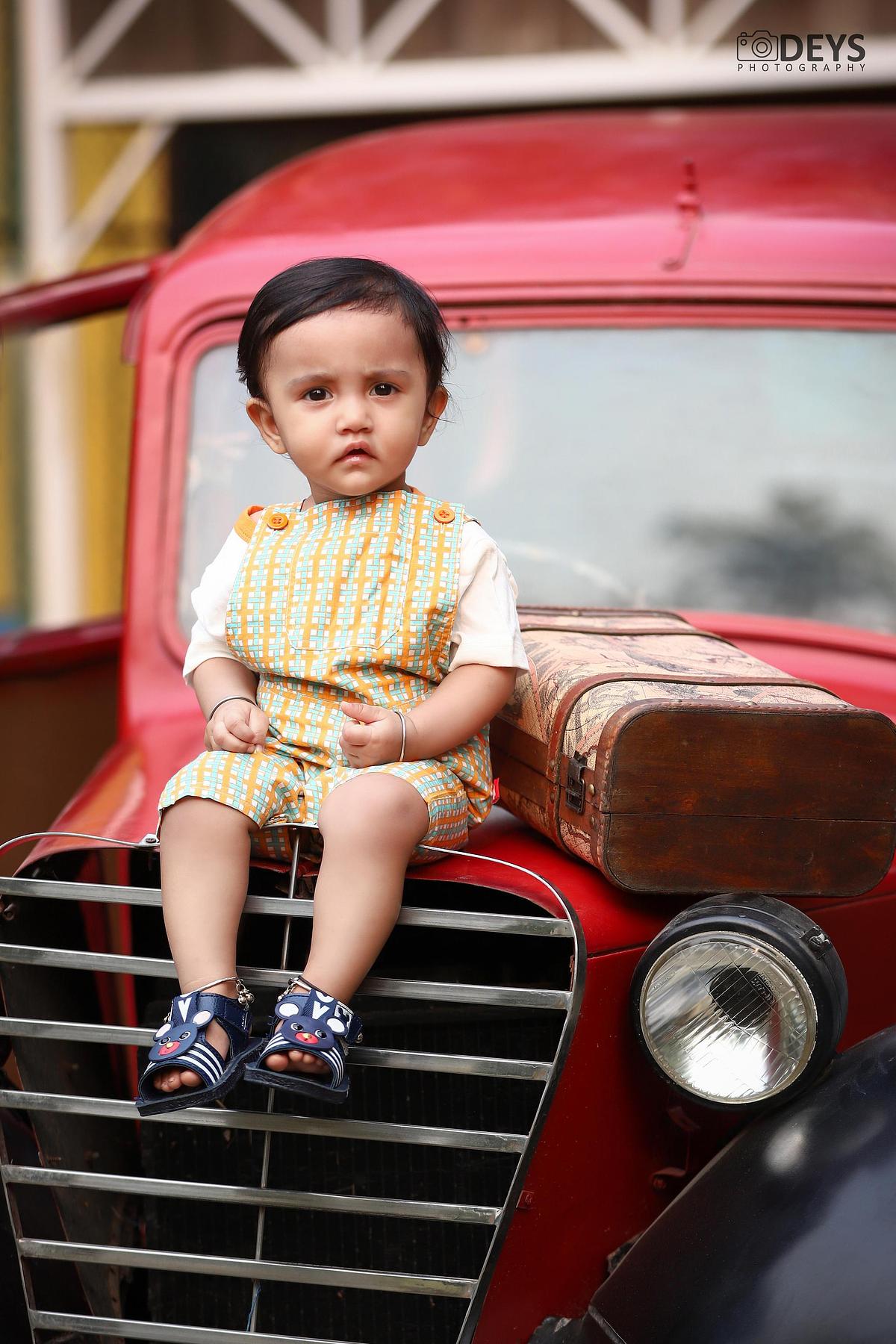 Vintage baby shoot with car