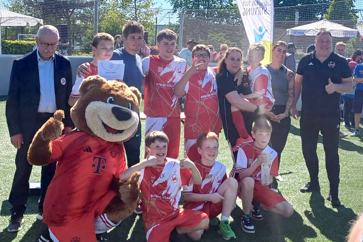 Siegerehrung mit dem Maskottchen Berni und Lina Kimmich
