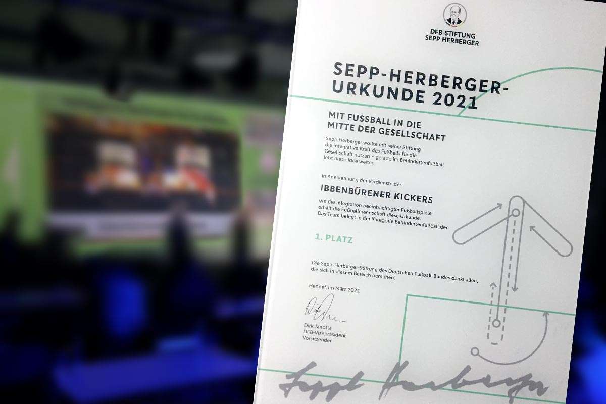 Freudige Reaktionen des Teams beim Ansehen des DFB-Videos