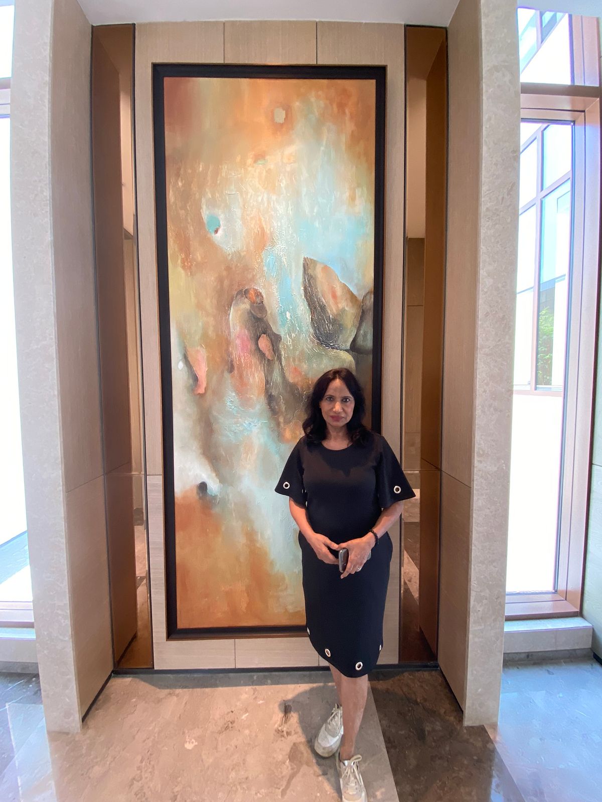 Premium abstract painting by Shan Re, available for international shipping to Dubai, London, and New York for luxury residential projects