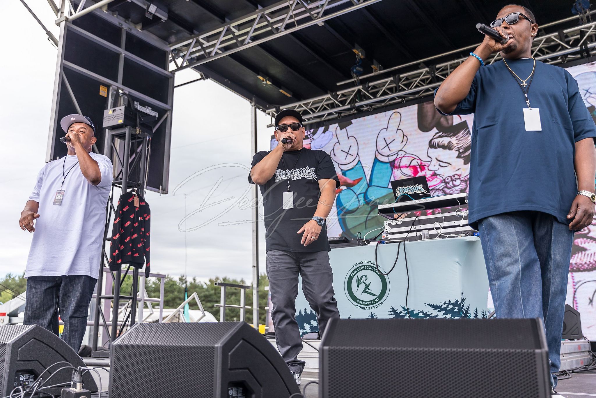 Foesum, The Twinz , The Dove Shack