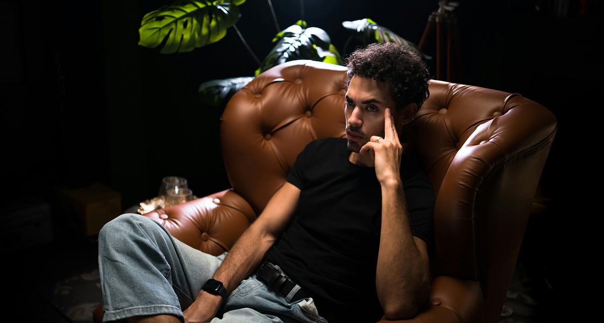 Black shirt guy in sofa