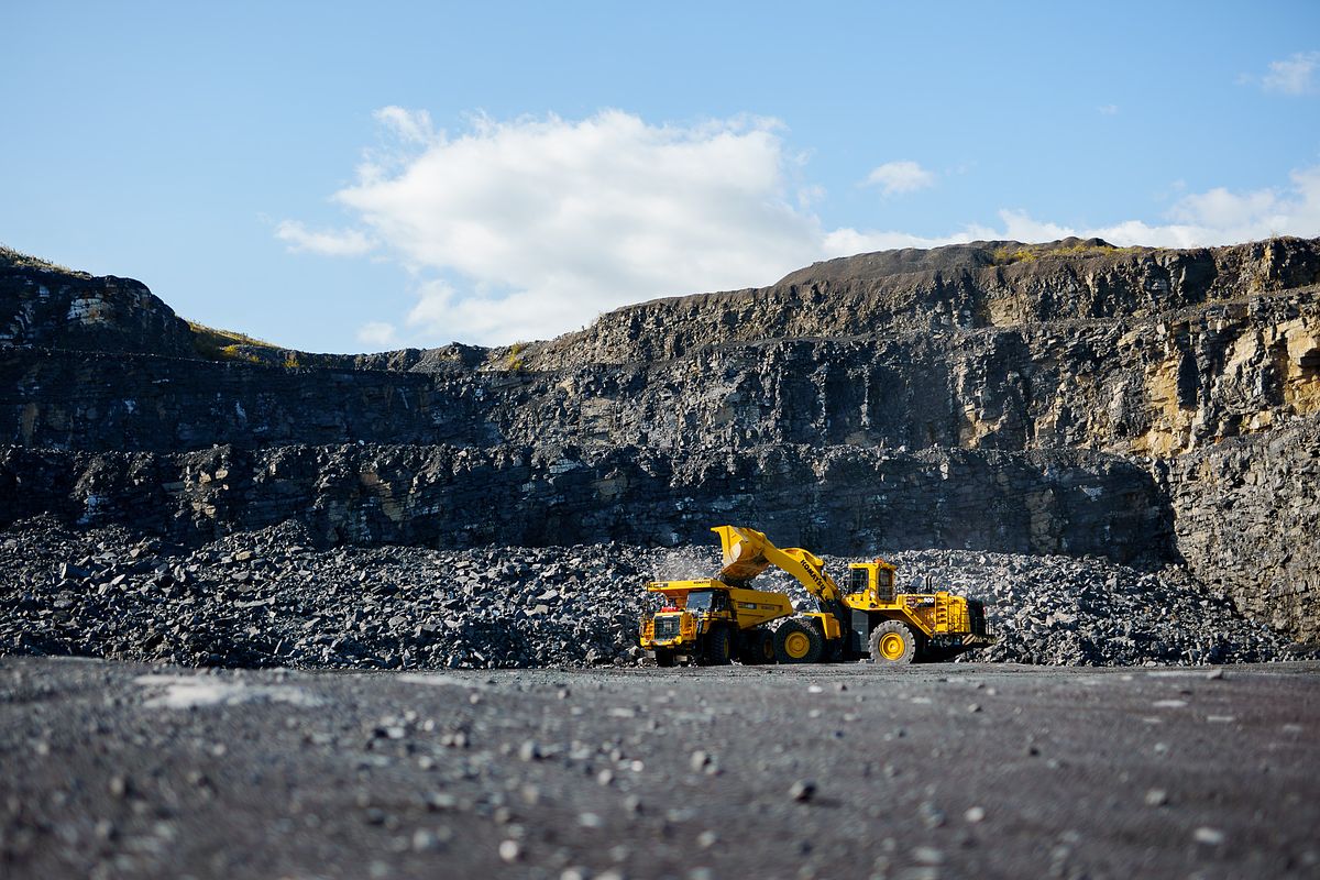 Komatsu WA800-8 and HD605 in Operation, Roadstone Quarry