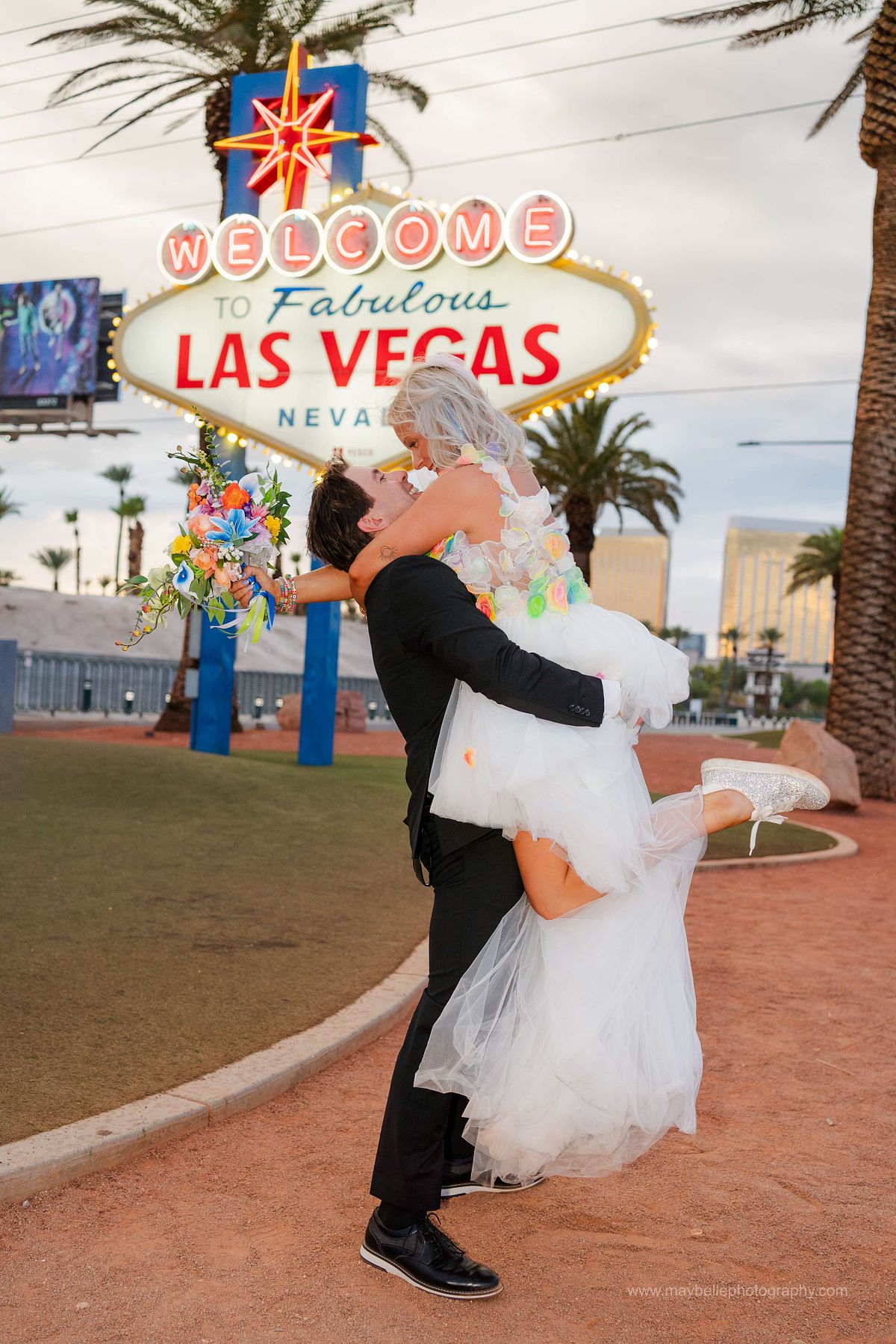 Welcome to Fabulous Las Vegas Sign Photoshoot