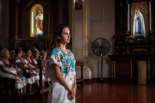 KNEELING DOWN WITH GRACE - ARRODILLANDOSE CON GRACIA