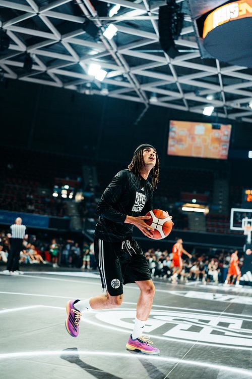 badchieff is doing a lay up at beats n buckets munich