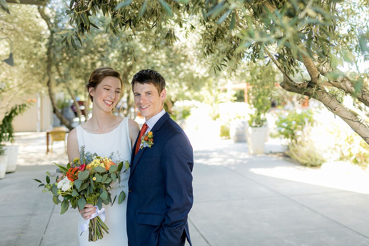 bride-and-groom-pose