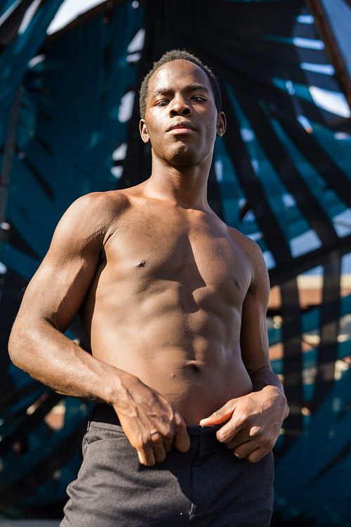 Outdoor natural light portrait of Levon with shallow depth‑of‑field — captured by David Andrade, Las Vegas