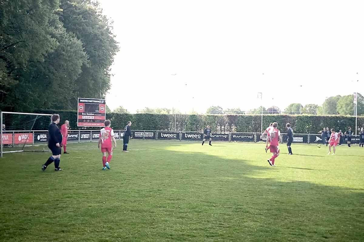 Freude, Fairplay und Teamgeist prägen das Jubiläumsturnier des Inklusionsteams von vv DES Nijverdal.