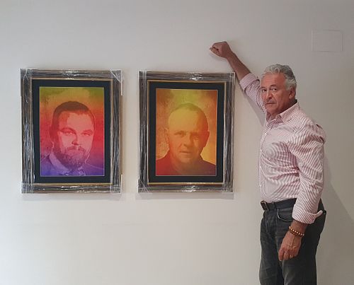 I work on the phenomena of lighting, sfumato, transparencies and with different superimposed gradientes treatments