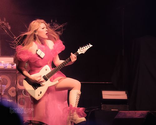 SUN als Support-Act für Hanabie in Huxleys Neuer Welt in Berlin.