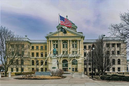 An image of the Lucas County courthouse in Toledo Ohio