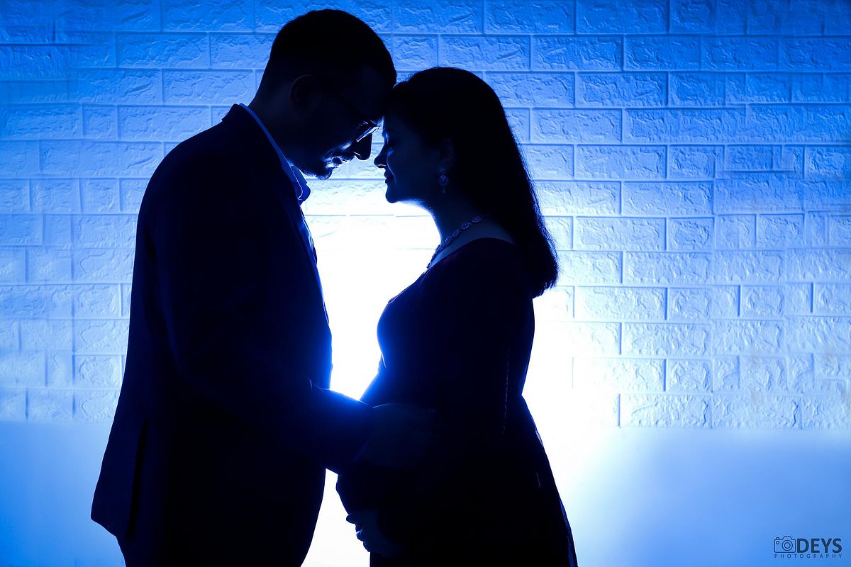 Silhouette couple pregnancy photoshoot in Delhi