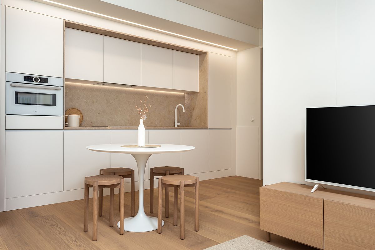 Fotografia de no Apartamento Reabilitado na Av. Roma, Lisboa, projeto do ATELI&Ecirc; 22.