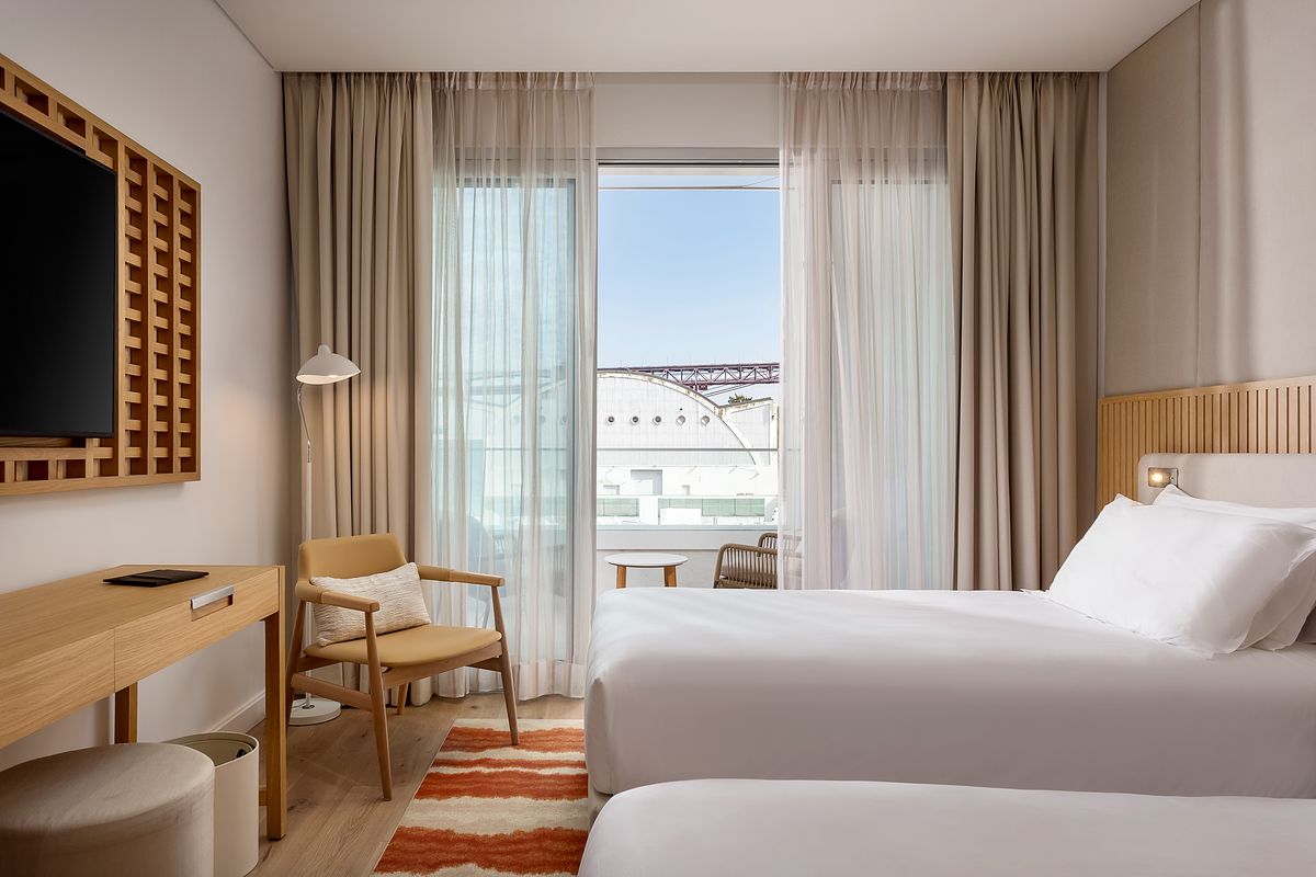 Hyatt Regency Lisboa Twin Bed Room Front View