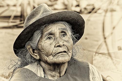 Portrait en sepia d'une femme de Bolivie