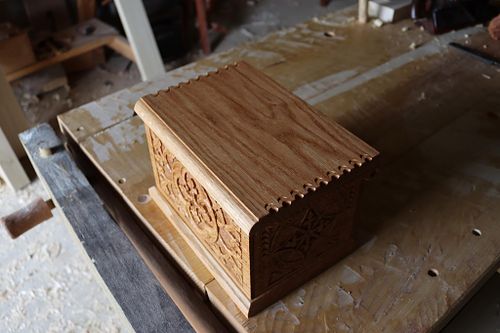 shows the carved oak bourbon glass box lid with scalloped edges