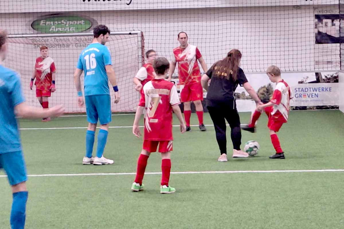 Fairplay-Moment zwischen zwei gemischten Teams beim Neujahresturnier