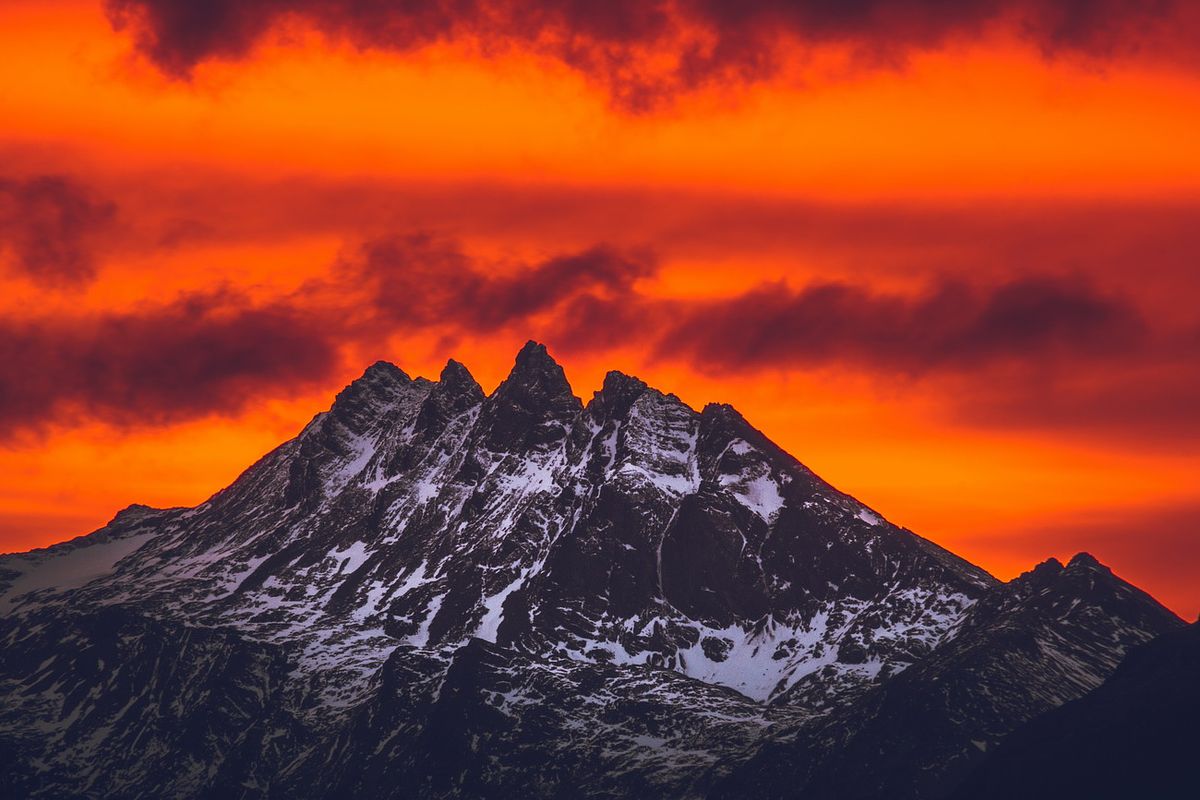 Monta&ntilde;a Cinco Hermanos - Amanecer en Ushuaia