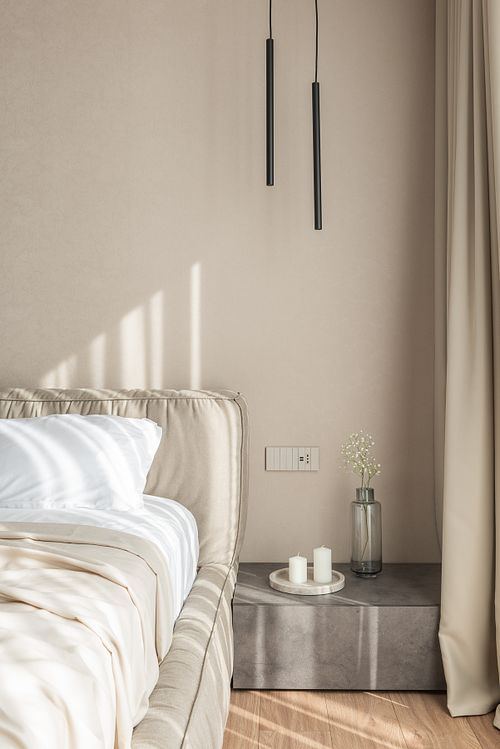 Bedroom illuminated by warm sunlight – Scala project