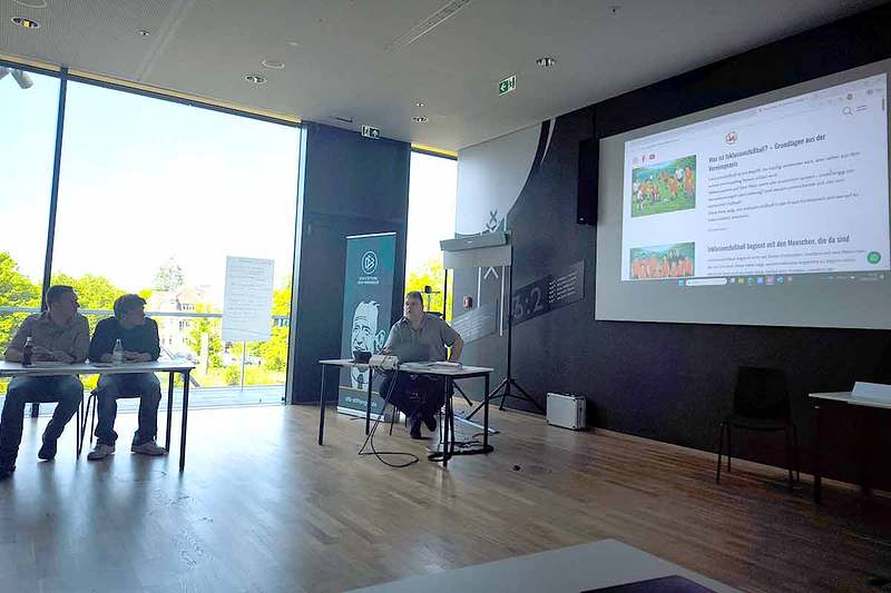 Praxiswissen der Ibbenb&uuml;rener Kickers auf dem DFB-Campus vorgestellt