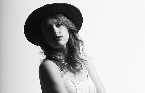 La verdad subyace detr&aacute;s de la imagen.