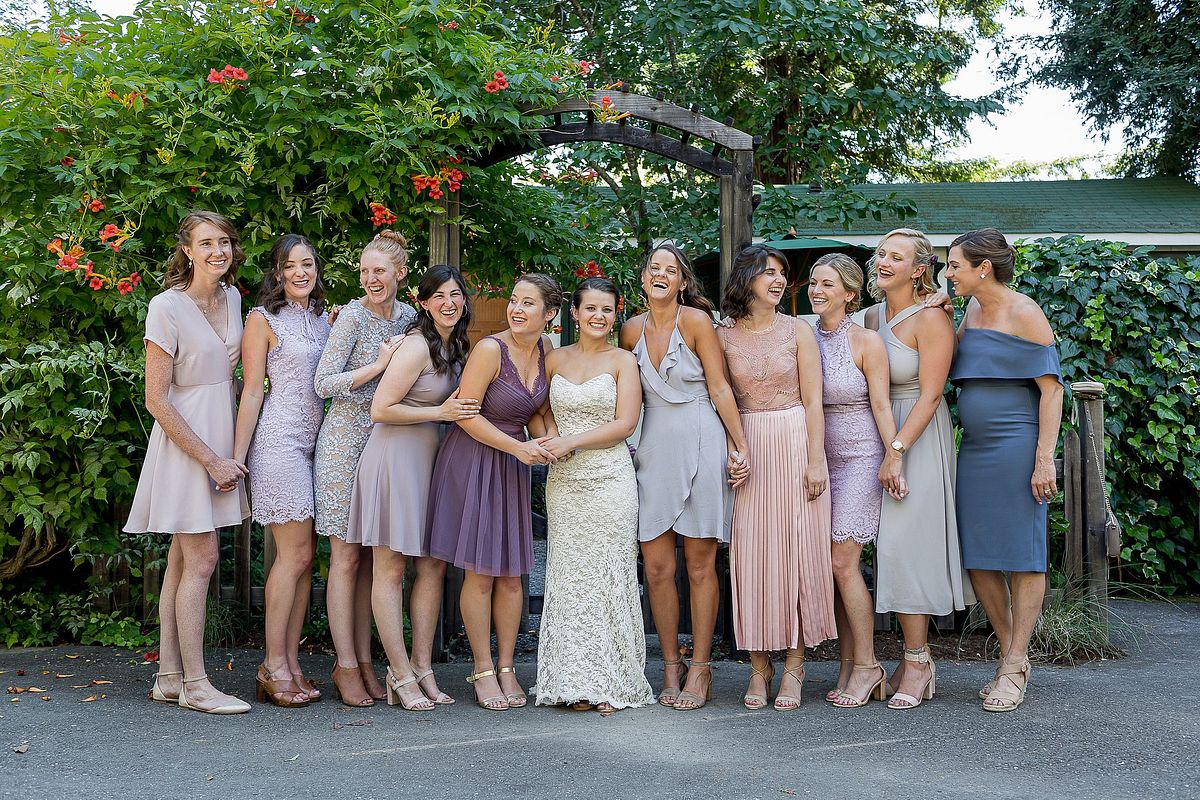 bride-with-bridesmaids