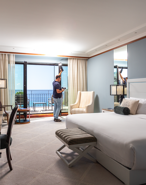 Descubra alguns dos projetos que tive o privilégio de captar, onde cada imagem procura elevar a arquitetura e o design à sua expressão máxima.