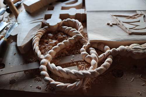 Detail of rope carving on coat of arms