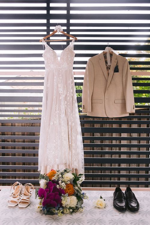 Bride & Groom get ready for the wedding day